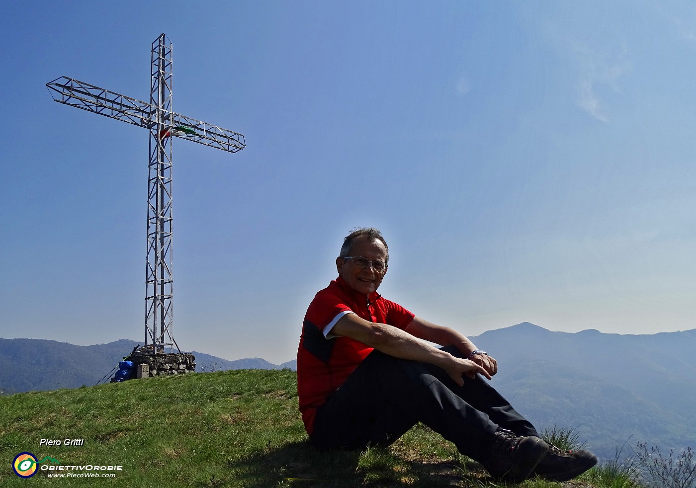 48 Alla croce di vetta del Pizzo di Spino (958 m).JPG -                                